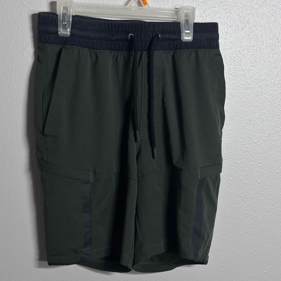 Under Armour Men Dark Green Athletic Fitted Running shorts size S - Picture 2 of 9